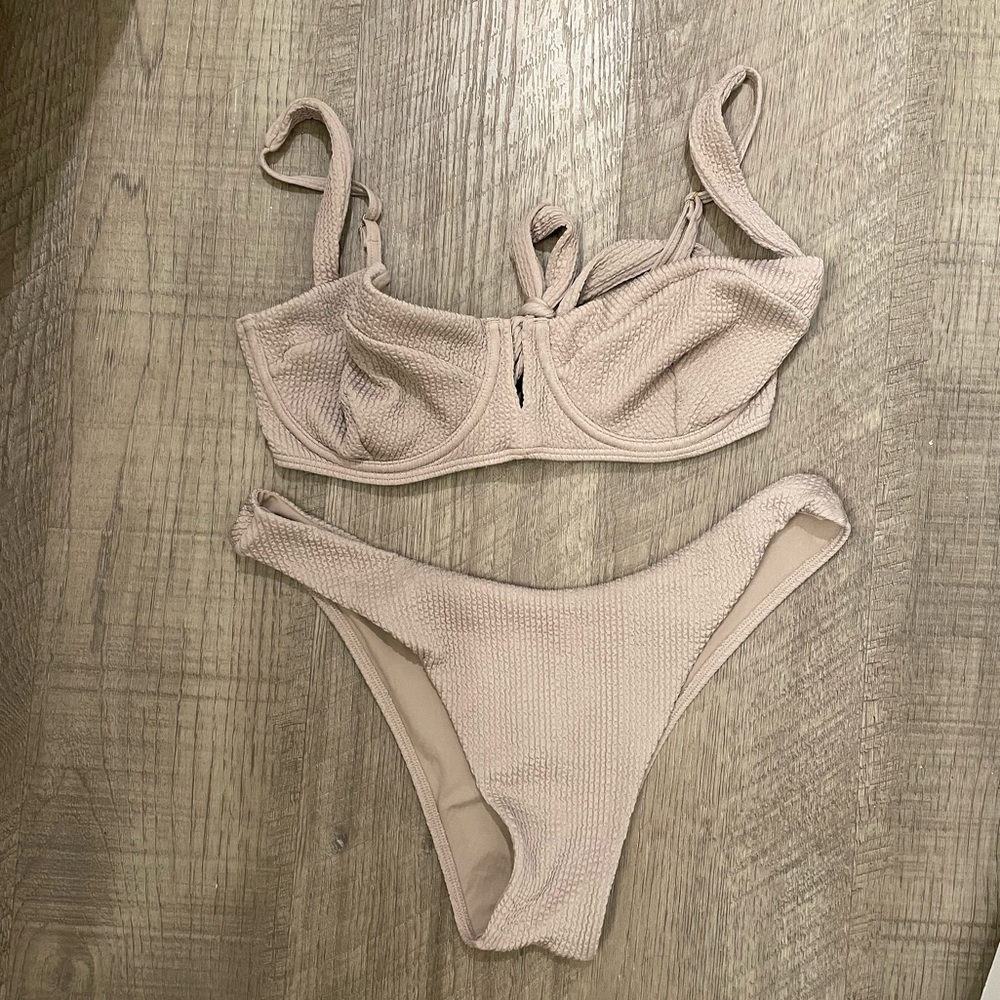 Monday Swimwear Bikini in Oat Ribbed/Crinkle